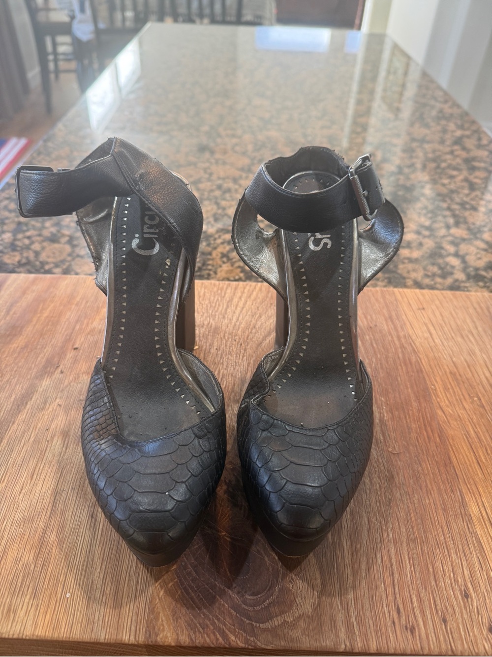 Sam Edelman snakeskin platform heels. 6.5